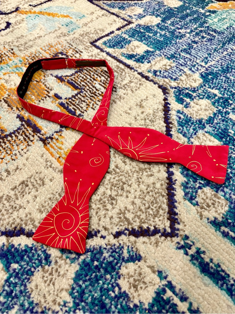 VTG 1970s Camilla Smith Red Sunburst Bow Tie